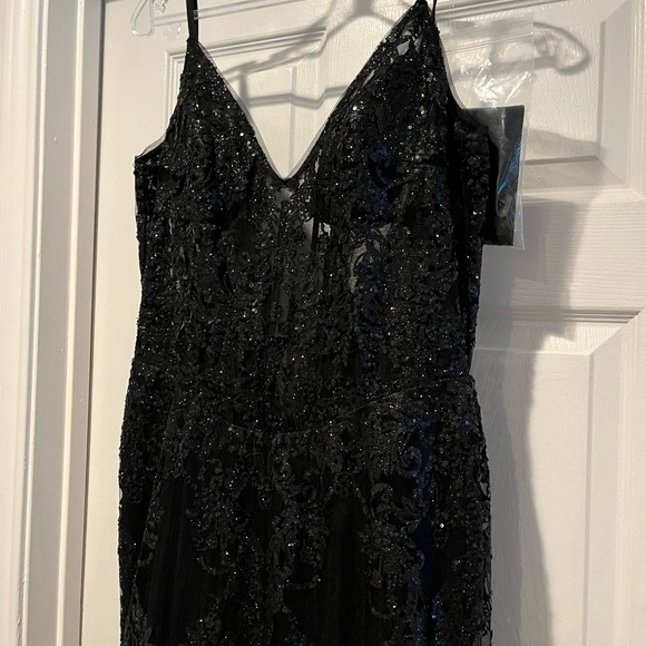 Elegant Black Sequin Gown - Picture 2 of 3